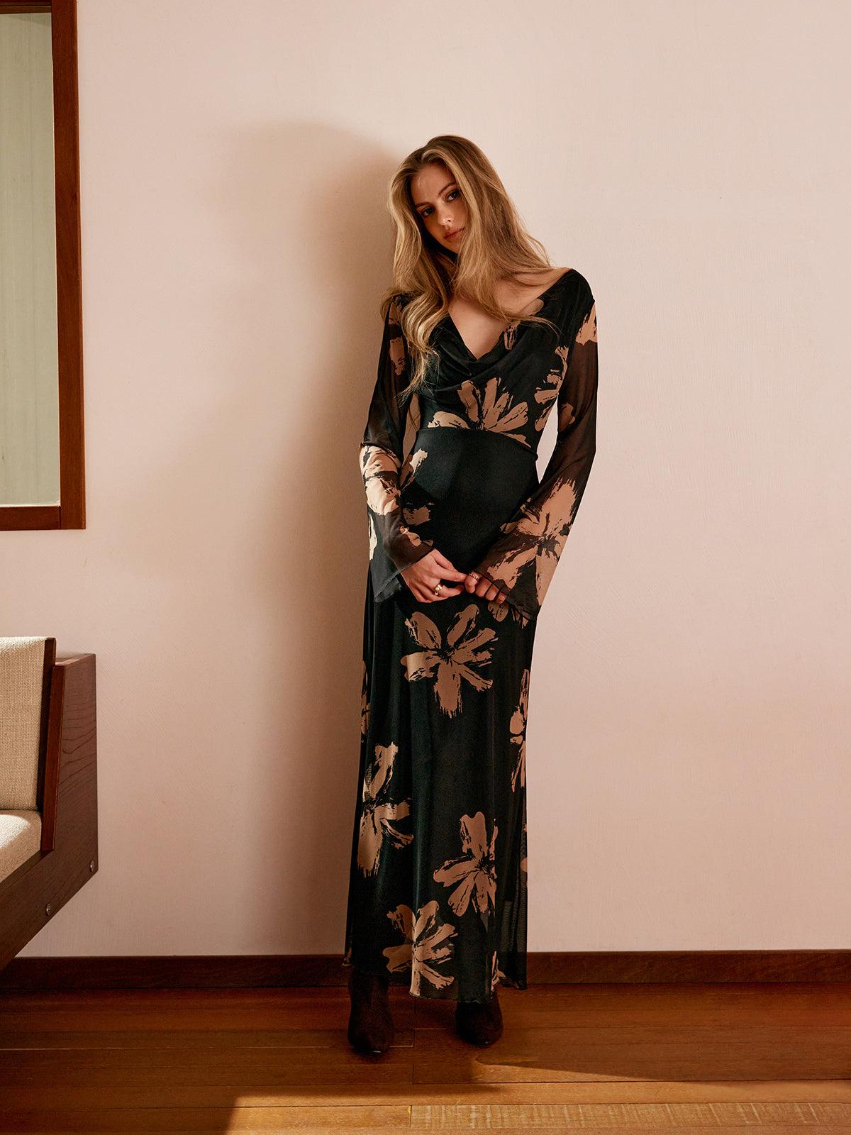 Vestido Floral con Cuello Drapeado para Mujer